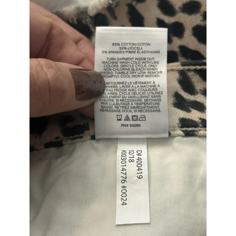Express Shortie Mid-Rise Shorts Size 8 Leopard Print Stretch+ Raw Hem